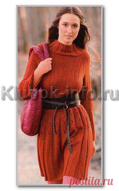 Женское вязание спицами. Однотонное платье-реглан с  юбкой в резинку и ажурными ромбами на уровне бедра