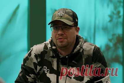 Харламов рассказал о необычном увлечении известного ведущего Первого канала. Юморист Гарик Харламов в выпуске проекта «Ошуительное хоу» вспомнил, как его удивило увлечение ведущего Первого канала Дмитрия Хрусталева. По словам комика, он узнал, что шоумен любит вязать. Харламов при этом отметил, что впервые видел, чтобы у мужчины было такое хобби.