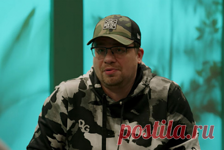 Харламов рассказал о необычном увлечении известного ведущего Первого канала. Юморист Гарик Харламов в выпуске проекта «Ошуительное хоу» вспомнил, как его удивило увлечение ведущего Первого канала Дмитрия Хрусталева. По словам комика, он узнал, что шоумен любит вязать. Харламов при этом отметил, что впервые видел, чтобы у мужчины было такое хобби.