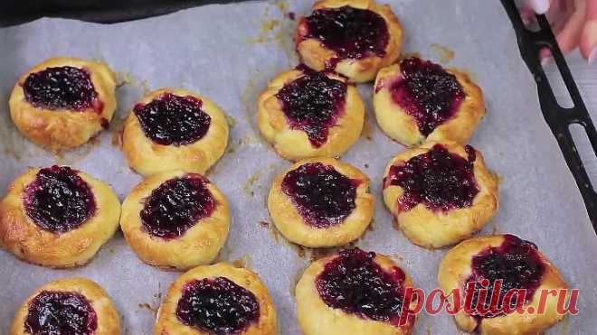 Булочки с вареньем для самых родных к чаю