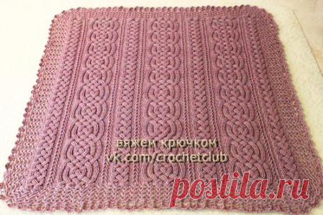 #рельефные_столбики@crochetclub #плед@crochetclub #одеяло@crochetclub #схемы@crochetclub #уют@crochetclub 
Плед с косами и аранами из рельефных столбиков крючком - схема вязания