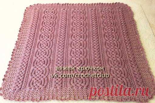 #рельефные_столбики@crochetclub #плед@crochetclub #одеяло@crochetclub #схемы@crochetclub #уют@crochetclub 
Плед с косами и аранами из рельефных столбиков крючком - схема вязания