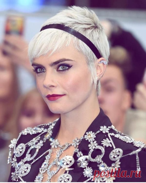 Прически, которые будут в моде в 2019 году: девять вариантов для любой длины волос Прически, которые будут в моде в 2019 году: девять вариантов для любой длины волос

В трендах 2019 года максимально простые прически, которые легко повторить дома.

Предлагаем стрижки и окрашивания, которые носят ведущие модели мира.
Взъерошенная стрижка гаврош с лентой + ультраблонд