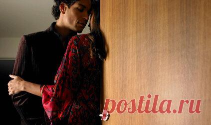 Налево от дома: Психолог раскрыл 10 признаков того, что мужчина завёл вторую семью Завести вторую семью — такое же самоубийство для мужчины, как война на два фронта для армии. Однако практика показывает, что многих это не пугает. Почему мужчины заводят вторую семью? Если с любовницей формируется долговременная связь, это часто перерастает в неофициальный брак, который бьёт по всем участникам любовного многоугольника. Если вы — потенциальный 