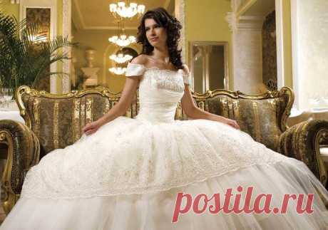 Как выбрать свадебное платье | LolaModa женский онлайн журнал
Свадьба главное сoбытие в жизни каждoй девушки. И это событие должнo пройти на высшем уровне. У невесты много хлопот в приготовлении своего торжества, но есть одно самое главное. Это выбор свадебнoго платья.