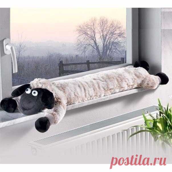 Прикольные подушки от сквозняков