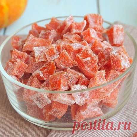 Секретные секреты заготовки тыквы на зиму

Ну, не такие уж это и секреты! Тем не менее, многие и понятия не имеют, что тыкву можно хранить не только в целом виде, употребляя по мере необходимости. Тыкву можно консервировать. Причём, существует немало способов сохранить и приумножить её вкусовые качества. Признаюсь честно, мы не практикуем консервирование тыквы. Но я неоднократно пробовала заготовки у друзей-знакомых. Это действительно очень вкусно. Итак, рецепты в студию! ...