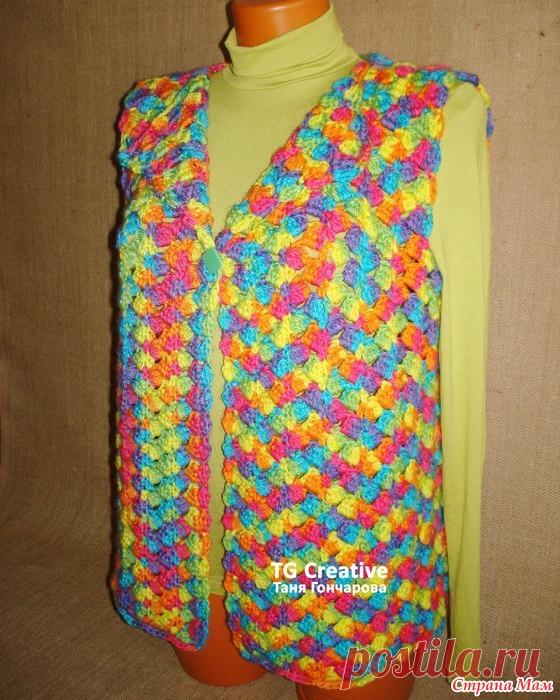 Жилет крючком. Подробный видео МК. Здравствуйте странамамочки!  Представляю Вашему вниманию новое видео, в нём подробно показала как связать жилет крючком.  Подошло на размер и 46 и 48 и 50.  Вот такой всеядный получился.