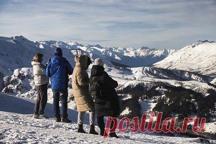 Россиян предупредили об угрожающей популярному у туристов региону опасности. В Карачаево-Черкесии ввели экстренное предупреждение о лавинной опасности со 2 по 4 февраля. Об угрожающей популярному у туристов региону опасности россиян предупредили в пресс-служба местного ГУ МЧС. Спасатели сообщили, что снежные лавины могут стать причиной чрезвычайных ситуаций и происшествий.