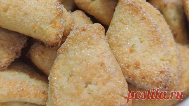 Гусиные лапки, поцелуйчики, творожные треугольники. Названия разные, а печенье одно.