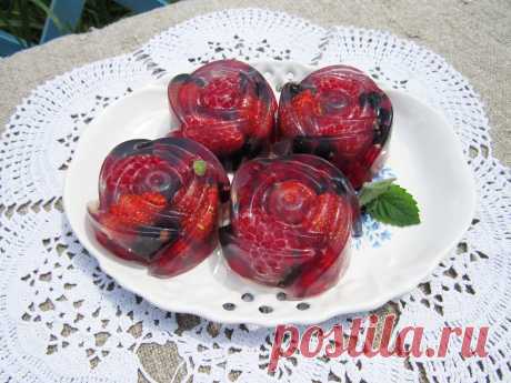 Сладкое желе с ягодами!
Sweet jelly with berries!
Gelée douce avec des baies!
Gelatina dolce con frutti di bosco!