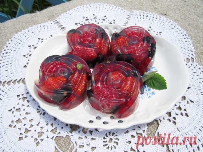 Сладкое желе с ягодами!
Sweet jelly with berries!
Gelée douce avec des baies!
Gelatina dolce con frutti di bosco!