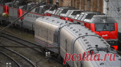 РЖД: поезд в Коми мог сойти с рельсов из-за подмыва полотна в результате осадков. Причиной инцидента с пассажирским поездом в Республике Коми, несколько вагонов которого сошли с рельсов, мог стать подмыв полотна в результате обильных осадков. Читать далее