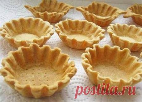 Самое классное тесто для корзиночек

Корзиночки получаются настолько вкусными, что после этого теста не хочется пробовать никакое другое. Это, наверное, самое классное тесто для корзиночек, которое я пробовала.

Корзиночки рассыпчатые, мягкие, настолько хрупкие, что нужно очень осторожно их вынимать из формочек. Ну, а в сочетании с густым джемом и вкусным белковым кремом - просто песня! Кстати, и для жульена отлично подходят.

Ингредиенты:

0,5 ст. сахара
1 яйцо
100 г слив...