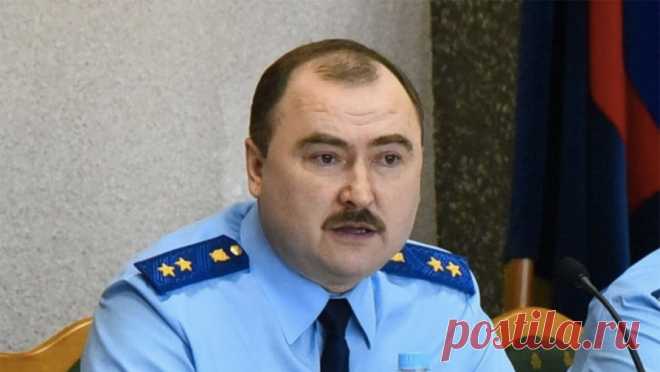 Экс-прокурор Новосибирской области и Забайкалья получил девять лет колонии. Суд Барнаула приговорил бывшего прокурора Новосибирской области и Забайкальского края Владимира Фалилеева, к девяти годам колонии строгого режима. Об этом сообщает ТАСС, ссылаясь на слова судьи. "Назначить наказание ...