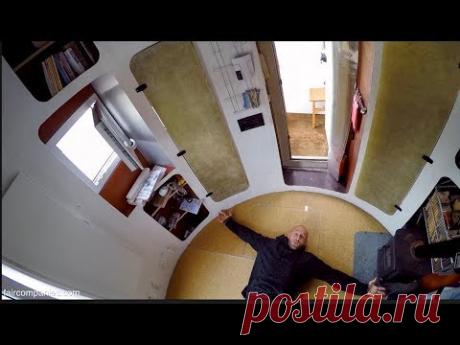 After two years of living in a camper with his young daughter, architect Jan Körbes wanted something better suited to their active lifestyle, so he decided t...