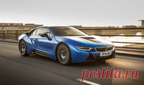 Компания BMW делает свои автомобили "прозрачными" при помощи технологии дополненной реальности. (Ролик советую посмотреть, такой девайс действительно нужен. Баварцы рулят.)