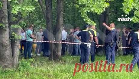СК возбудил еще одно уголовное дело в рамках расследования убийства скейтера в Москве. В рамках расследования уголовного дела об убийстве мужчины в Москве возбуждено уголовное дело по факту посягательства на жизнь полицейских. Об этом сообщается в Telegram-канале столичного СК РФ. В ведомстве рассказали, что фигурант после ...