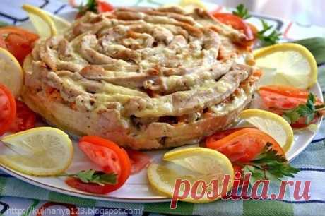 мясной пирог &quot;Чайная роза&quot;        -куриная грудка,лук,грибы,морковь,сливки,сыр,сок лимона,специи