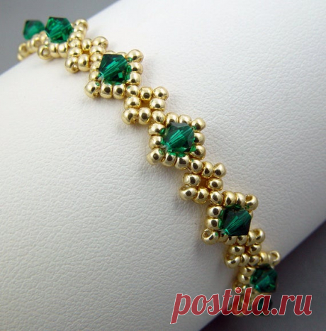 Items similar to Royal Emeralds Bracelet on Etsy