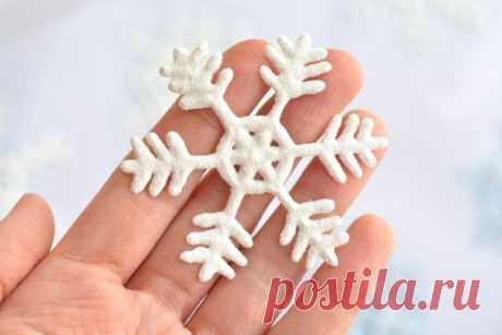 Необычные снежинки на окна из клея — Поделки с детьми