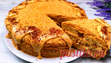 Свекровь научила. Праздничный королевский торт: самый вкусный рецепт Торты считаются самым популярным видом десертной выпечки. Они готовятся повсеместно. Очень развита в наше время сфера кондитерского мастерства, многие люди зарабатывают на этом ремесле. Если отслеживать тренды, связанные с тортами, то можно заметить некоторую закономерность. Всегда были популярны различные цветы, роспись на десертах. Однако, с недавнего времени искусство кондитерского мастерства стало мен...