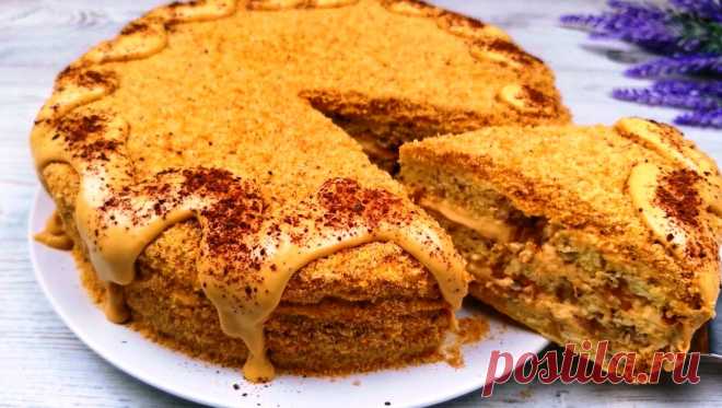 Свекровь научила. Праздничный королевский торт: самый вкусный рецепт Торты считаются самым популярным видом десертной выпечки. Они готовятся повсеместно. Очень развита в наше время сфера кондитерского мастерства, многие люди зарабатывают на этом ремесле. Если отслеживать тренды, связанные с тортами, то можно заметить некоторую закономерность. Всегда были популярны различные цветы, роспись на десертах. Однако, с недавнего времени искусство кондитерского мастерства стало мен...