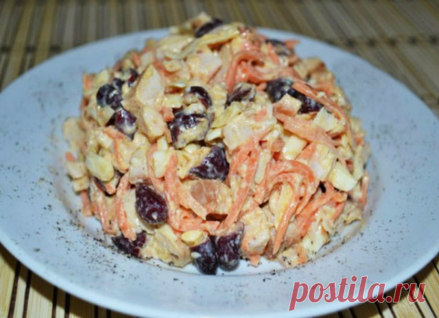 Салат с консервированной фасолью и корейской морковью

Простой и очень вкусный салат с консервированной фасолью и корейской морковкой можно подать и в будни и в праздники. Отличный салатик! 

Необходимо:
1 банка консервированной фасоли в с/с
400 гр курицы (отварной или копченой)
150-200 гр. моркови по-корейски
100 гр. сыра
чеснок и зелень по желанию
майонез
(в оригинальном рецепты были еще чипсы, но мне они показались здесь
лишними)

С фасоли слить сок (я еще и промыла). К...