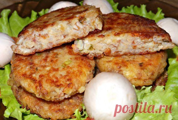 Гречневые котлеты с сыром - это бюджетное, но очень вкусное блюдо, которое разнообразит ваш стол

Ингредиенты:
Гречка 125 г
яйцо-2 шт
Сыр-100 гр
Лук-1-2 шт

Масло сливочное-50 гр
Зелень по желанию,у меня зелёный лук)