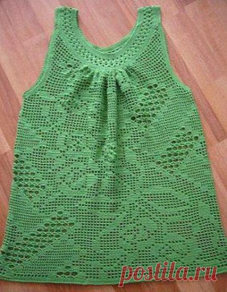 Майка крючком. Описание и схема здесь https://labhousehold.com/ru/t-shirt-crochet-4.html