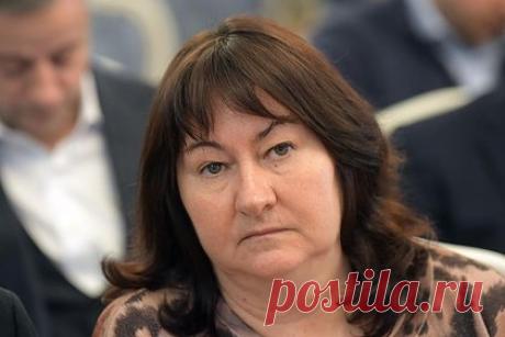 Вяльбе оценила отношение иностранцев к России на заседании FIS фразой «душат их». Президент Федерации лыжных гонок России (ФЛГР) Елена Вяльбе рассказала об обстановке на заседании Международной федерации лыжного спорта (FIS) в Цюрихе. Вяльбе оценила отношение иностранцев к России фразой «настолько душат их там», подчеркнув, что они общаются с российскими представителями.