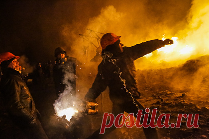 Проукраинские активисты устроили драку во время фильма об Украине. В Германии проукраинские активисты устроили драку во время показа фильма Оливера Стоуна о Майдане «Украина в огне». Инцидент произошел на кинофестивале «globaLE» в Лейпциге. Члены немецко-украинской группы художников Óstov Collective раскритиковали якобы пророссийскую позицию режиссера и попытались сорвать показ