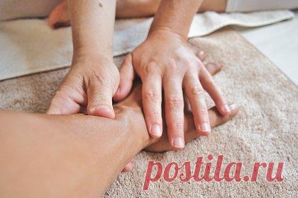 Изучен механизм влияния массажа определенных точек на боль. Ученые изучили механизм массажной стимуляции определенных точек на теле, которые влияют на боль. В итоге команда обнаружила, что в соматосенсорной коре головного мозга, где обрабатываются импульсы, вызванные прикосновением и болью, происходят сигнальные изменения, которые, вероятно, и ответственны за этот эффект.