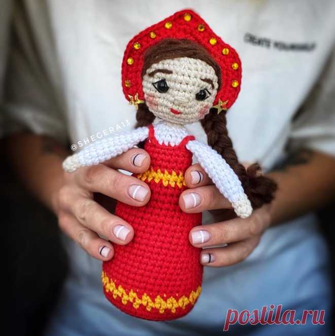 PDF Девочка в кокошнике крючком. FREE crochet pattern; Аmigurumi doll patterns. Амигуруми схемы и описания на русском. Вязаные игрушки и поделки своими руками #amimore - кукла в русском традиционном костюме, куколка, девочка, фея.