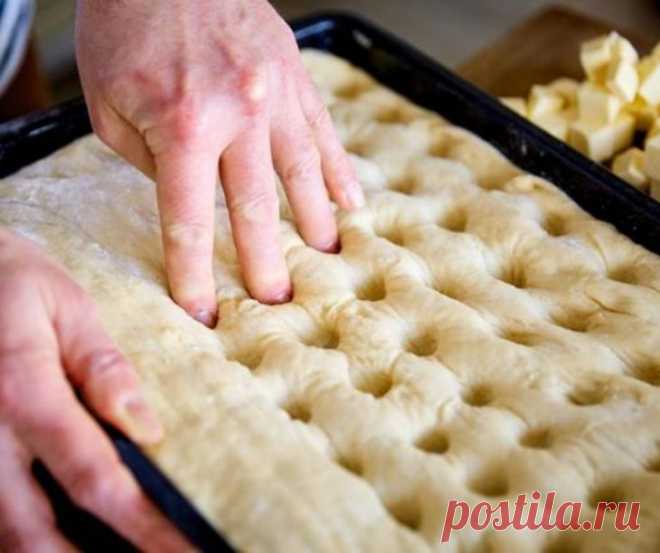 Масляный пирог – очень сочный рецепт
Этот пирог имеет просто фантастический вкус. Хотя там нет никаких фруктов в виде начинки он очень сочный и нежный. Основой является классическое дрожжевое тесто, которое уже рафинированное сливочным маслом. Показываем, как это работает, шаг за шагом. Рецепт пирога 1 кубик (42 г) свежих дрожжей 175 г сахара 250 г сливочного масла 200 мл молока 1 […]
Читай дальше на сайте. Жми подробнее ➡