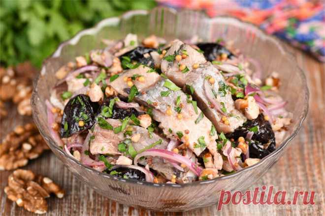 Селедка с черносливом и грецкими орехами. Отличная закуска на праздничный стол (рецепт с фото) | Совет да Еда | Яндекс Дзен