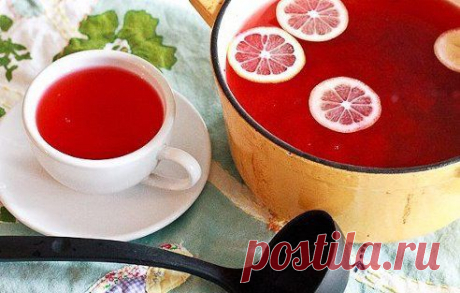 Клюквенный чай

Ингредиенты:
470 г клюквы
8 стаканов воды
Мед – 2 столовых ложки
Сок 1 лимона
10 горошин гвоздики
Палочка корицы

Приготовление:
В кастрюле доведите клюкву с водой до кипения. Уменьшите огонь и оставьте вариться на 30 минут. Добавьте мед, сок лимона, гвоздику и корицу. Выключите огонь, закройте крышкой и оставьте на час. Процедите от ягод, гвоздики и клюквы. Подавайте теплым или холодным. При подаче можно добавить немного меда на дно чашки.