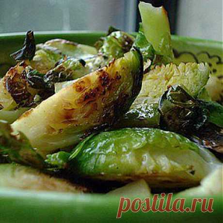 Печеная брюссельская капуста с чесноком