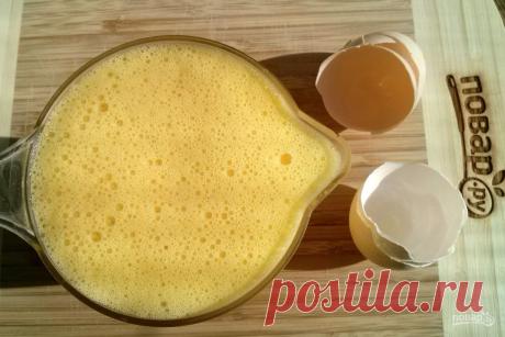 Меланж яичный Яичный меланж (фр. mélange) — смесь яичного желтка и белка. Часто применяется в промышленной кулинарии. Хотя и для домашней кухни это очень удобно, заранее приготовить меланж и заморозить его.