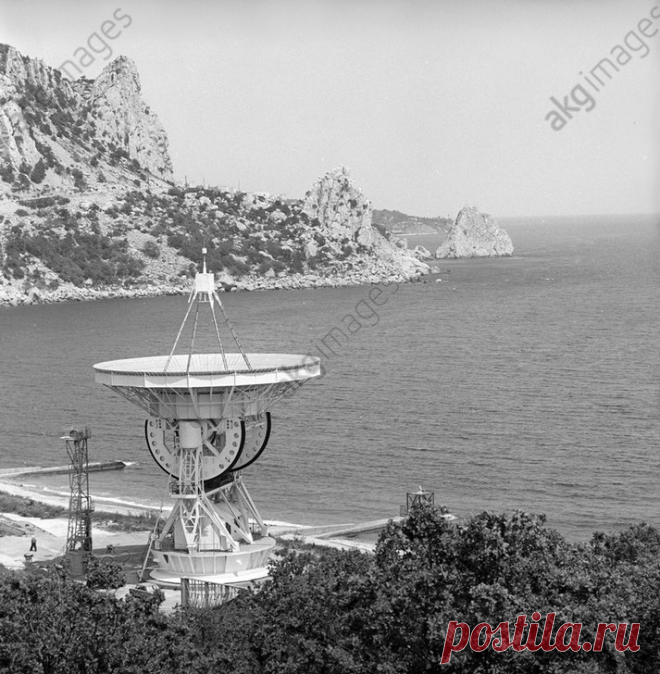 akg-images -