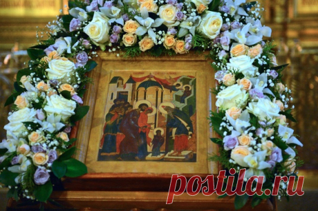 Дорогие братья и сестры, с праздником Введения во храм Пресвятой Владычицы нашей Богородицы и Приснодевы Марии! Как велико значение посещения храма для всех нас можно понять из слов одной из проповедей св. прав. Иоанна Кронштадтского. Пресвятая Дева введена была во храм для воспитания Господу, то и нам необходимо посещать храм Божий, как дом Божий, и место нашего воспитания для Небесного Отечества. Мы называемся христианами и все позваны Иисусом Христом в Небесное Отечеств...