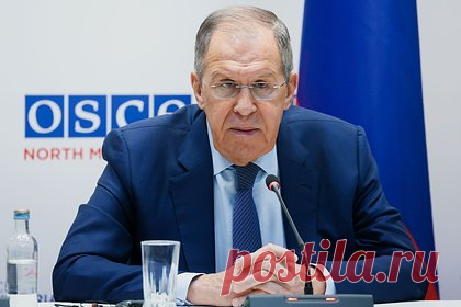 Немецкая журналистка обратилась к Лаврову на русском языке. Как он отреагировал?. Журналистка немецкого издания Deutsche Welle (признано в России СМИ-иноагентом) обратилась к главе МИД России Сергею Лаврову на русском языке во время пресс-конференции по итогам заседания Совета министров иностранных дел в Северной Македонии. Известно, что дипломат заявил, что ему безразличен итог этого саммита.
