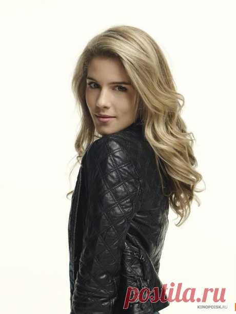 Эмили Бетт Рикардс (Emily Bett Rickards)