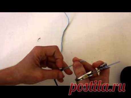How to join your yarn by making a double knot - YouTube