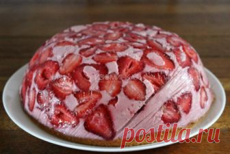 Клубничный муссовый торт 

Клубничный сезон прекрасен! Эта ягода настолько вкусна и ароматна, что, кажется, можно с утра до вечера есть одну только клубнику, и быть при этом совершенно счастливым человеком и не хотеть больше …