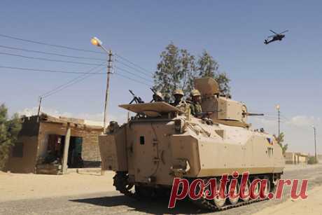 Боевики ИГ убили семь военнослужащих в египетском городе. В результате подрыва бомбы на пути следования колонны египетских военных погибли семь человек. Ответственность за теракт взял на себя «Вилаят Синай» — подразделение террористической организации «Исламское Государство». Среди погибших один офицер, еще шесть военнослужащих получили ранения.