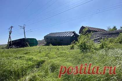 Власти Крыма заявили о подрыве на железной дороге. Подрыв железной дороги в районе села Чистенькое рядом с Симферополем и Бахчисараем в Крыму произошел при вмешательстве посторонних лиц. Об этом заявил глава парламента республики Владимир Константинов. По его словам, сейчас на месте происшествия работают представители силовых структур.