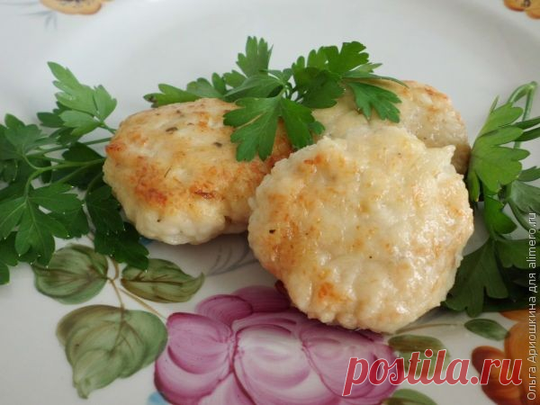 Куриные котлеты с манной крупой / Рецепты с фото яйцо — 1 штука
— соль по вкусу
— фарш — 1 кг
— манная крупа — 0,5 стакана
— майонез — 1 столовая ложка
— растительное масло для жарки
— перец молотый — 1 чайная ложка
— мука для панировки
— лук репчатый — 1 крупный