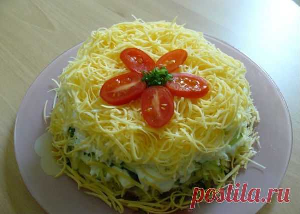 Топ-9 Самых вкусных слоеных салатов Мы подготовили для Вас подборку очень вкусных слоеных салатов. Приятного аппетита!