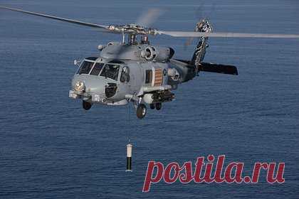 В США разбился военный вертолет. Вертолет Военно-морских сил (ВМС) США MH-60R из 41-й эскадрильи Helicopter Maritime Strike разбился в Калифорнии недалеко от Сан-Диего во время тренировочного полета. Об этом заявил представитель командующего авиабазы ​​ВМС на Северном острове в Коронадо Бет Тич. Все члены экипажа выжили.